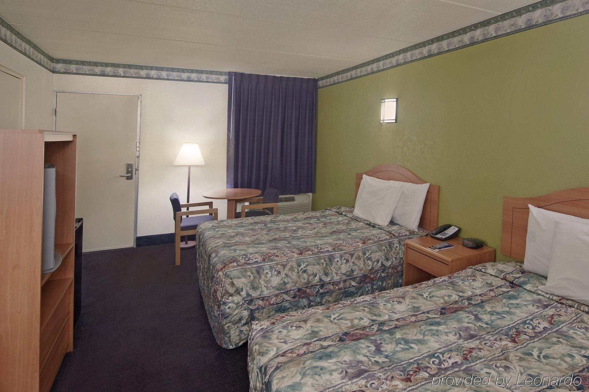Motel 6 Cleveland Room photo